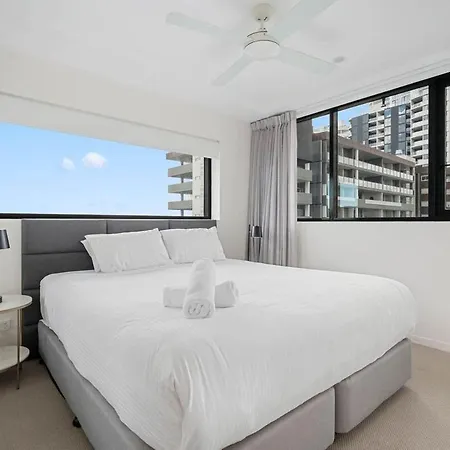 54q Abnb-style Discover Riverside Bliss With Pool And Free Parking Near Portside Brisbane
