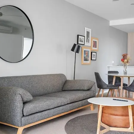Apartment 54q Abnb-style Discover Riverside Bliss With Pool And Free Parking Near Portside *