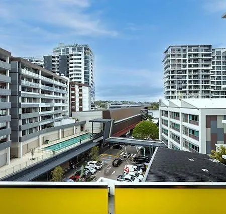 Apartment 54q Abnb-style Discover Riverside Bliss With Pool And Free Parking Near Portside Brisbane