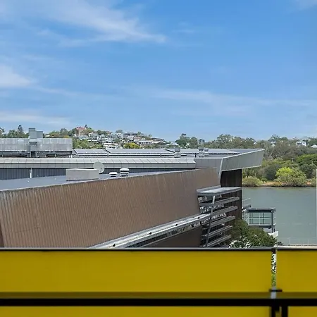 54q Abnb-style Discover Riverside Bliss With Pool And Free Parking Near Portside *