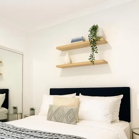 Apartment 140sqm Modern Teneriffe 2 Bedroom & Balcony Brisbane