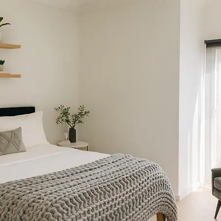 Apartment 140sqm Modern Teneriffe 2 Bedroom & Balcony *