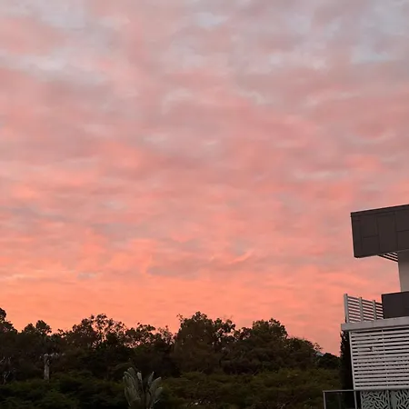 140sqm Modern Teneriffe 2 Bedroom & Balcony Apartment Brisbane