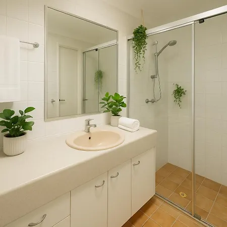 Apartment 140sqm Modern Teneriffe 2 Bedroom & Balcony Brisbane