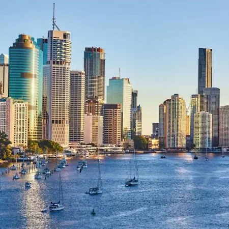 Apartment Barramul On The Park With Pool & Gym Access Brisbane