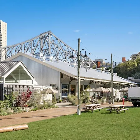 Floor 2bed-2bath-2car-pool-views - Cbd *