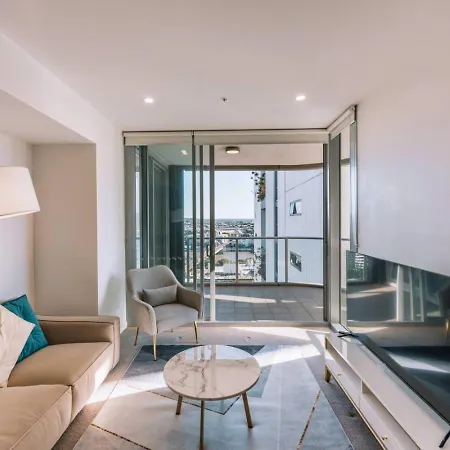 Contemporary 2br W Deck And Bbq Access Apartment *