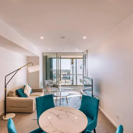 Contemporary 2br W Deck And Bbq Access Apartment