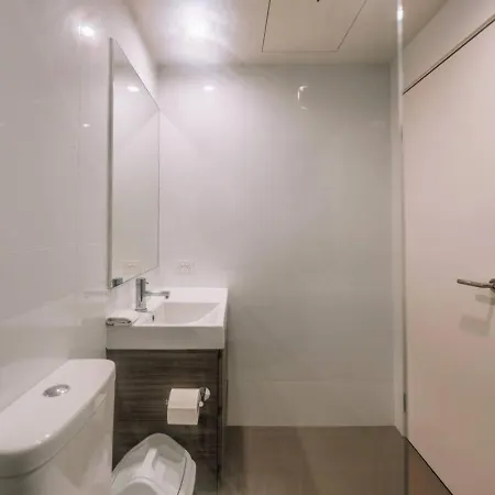 Apartment Contemporary 2br W Deck And Bbq Access Brisbane