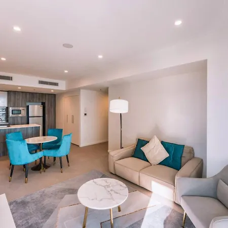 Contemporary 2br W Deck And Bbq Access *