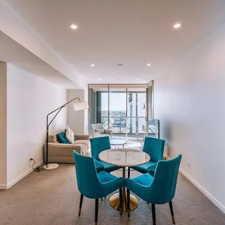 Contemporary 2br W Deck And Bbq Access * Brisbane