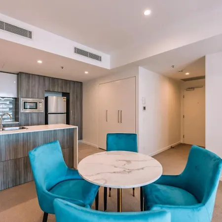 Contemporary 2br W Deck And Bbq Access Apartment