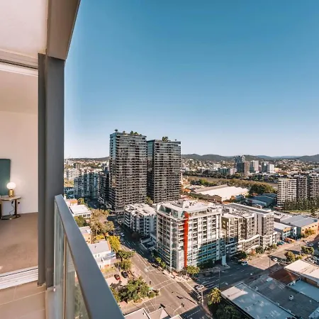 Contemporary 2br W Deck And Bbq Access Apartment *