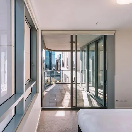 Apartment Contemporary 2br W Deck And Bbq Access Brisbane