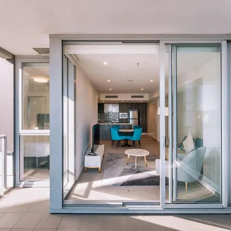 Contemporary 2br W Deck And Bbq Access Apartment *