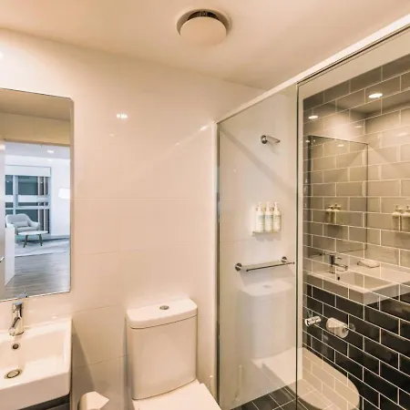 Tranquil 2 Bedroom Between Art And Sky Apartment