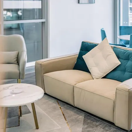 Tranquil 2 Bedroom Between Art And Sky Brisbane
