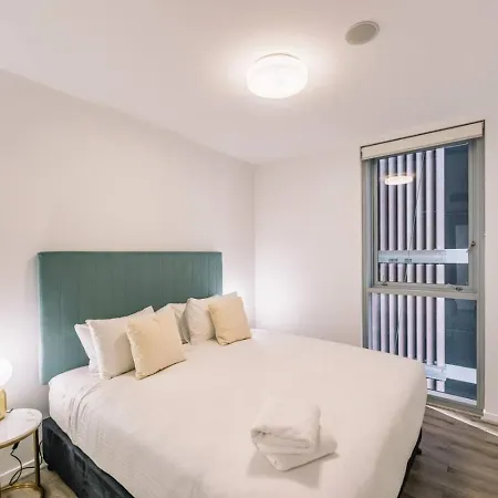 Tranquil 2 Bedroom Between Art And Sky * Brisbane