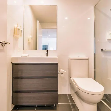 Tranquil 2 Bedroom Between Art And Sky Brisbane