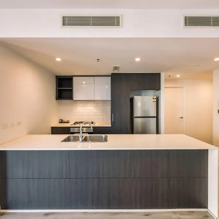 Tranquil 2 Bedroom Between Art And Sky Apartment *
