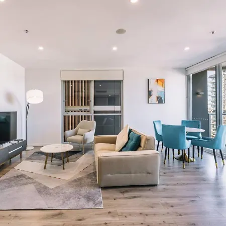 Tranquil 2 Bedroom Between Art And Sky Apartment Brisbane