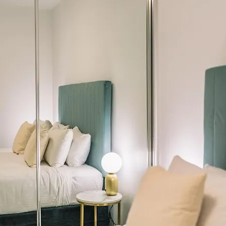 Tranquil 2 Bedroom Between Art And Sky * Brisbane