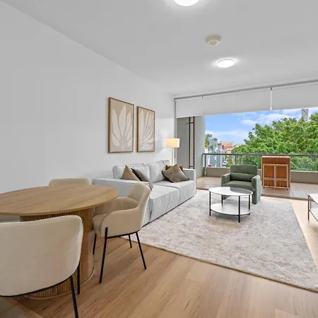 Modern Southbank Parklands Retreat Brisbane