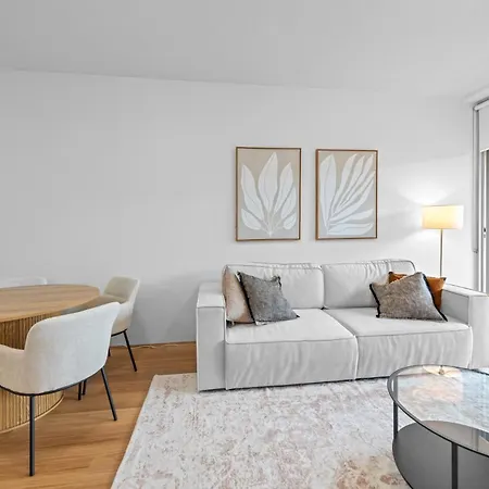Modern Southbank Parklands Retreat *