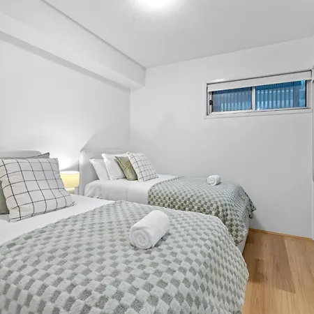 Modern Southbank Parklands Retreat