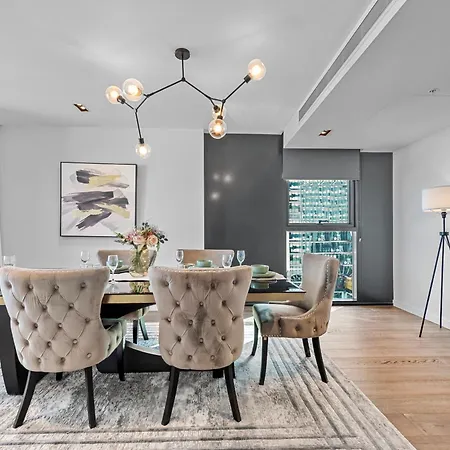 Luxe 3br With Views, Car Park And Rooftop Pool Apartment Brisbane