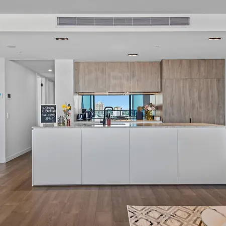 Luxe 3br With Views, Car Park And Rooftop Pool * Brisbane