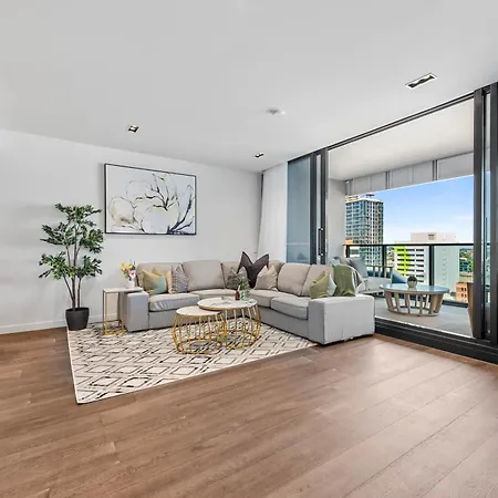 Apartment Luxe 3br With Views, Car Park And Rooftop Pool *