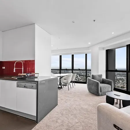 High-rise With Pool, Sauna & Gym Access Brisbane