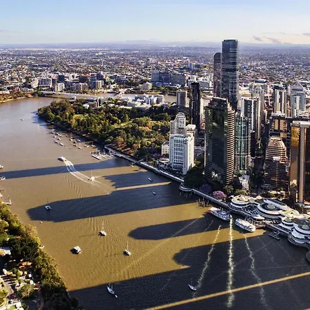 High-rise With Pool, Sauna & Gym Access Brisbane