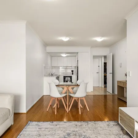 Apartment Modern 2-bed With Gym & Sauna Access