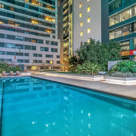 Spacious Valley Pad In Street Precinct