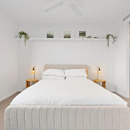 Spacious West End With Pool & Bbq Access Apartment *