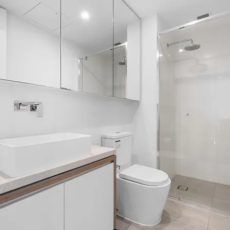 Escape With Balcony & Resort-style Amenities Apartment