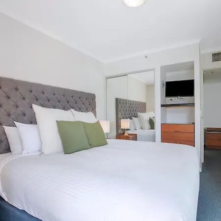 Charlotte's Poolside - Steps To Dining & Shops * Brisbane