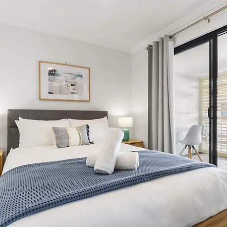 Oxlade Luxury Riverfront Apartment *