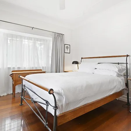 Spacious Family With Garden In Quiet Suburb
