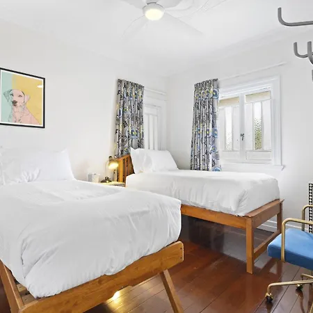 Spacious Family With Garden In Quiet Suburb