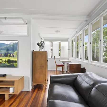 Spacious Family With Garden In Quiet Suburb Holiday home Brisbane