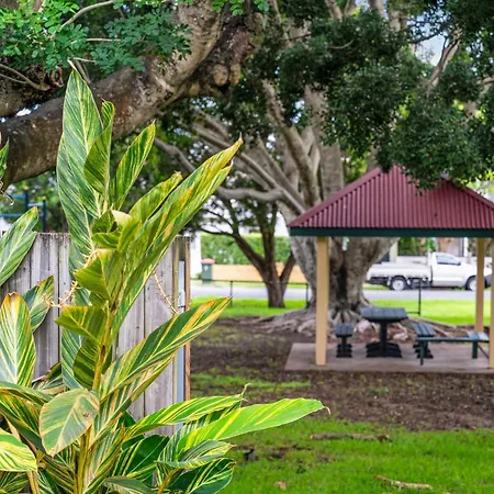 Spacious Family With Garden In Quiet Suburb Holiday home