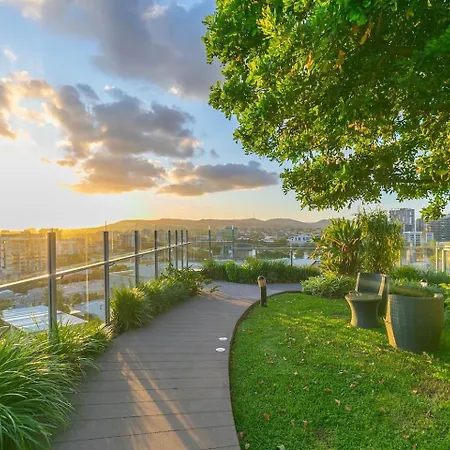 Boundless Horizons - Stylish Comfort & Views * Brisbane