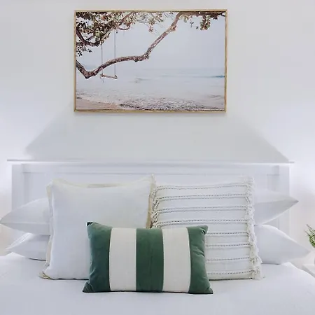 Boundless Horizons - Stylish Comfort & Views