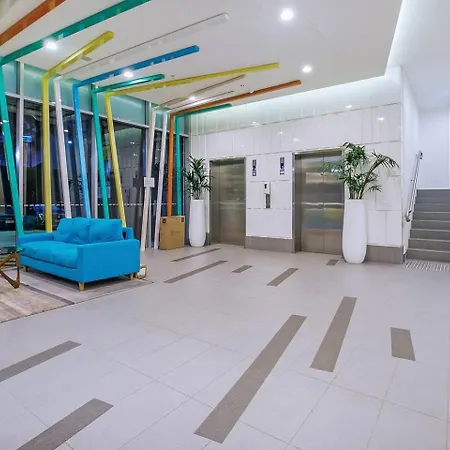 Boundless Horizons - Stylish Comfort & Views Apartment