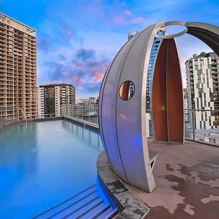 Boundless Horizons - Stylish Comfort & Views Apartment