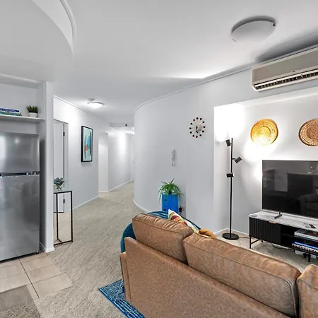 A Touch Of Class - 2bed-2bath-1car-balcony-views - Cbd *