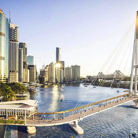 A Touch Of Class - 2bed-2bath-1car-balcony-views - Cbd Apartment
